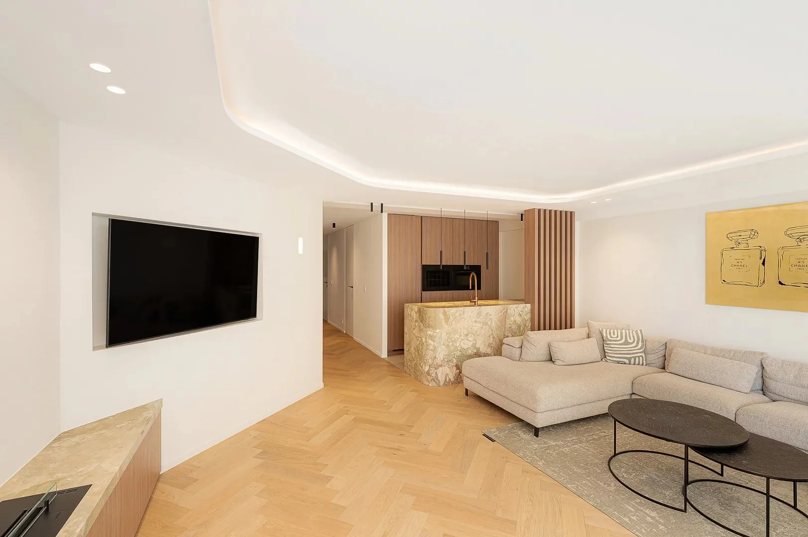 Gerenoveerd 3 slaapkamerappartement met zijdelings zeezicht.