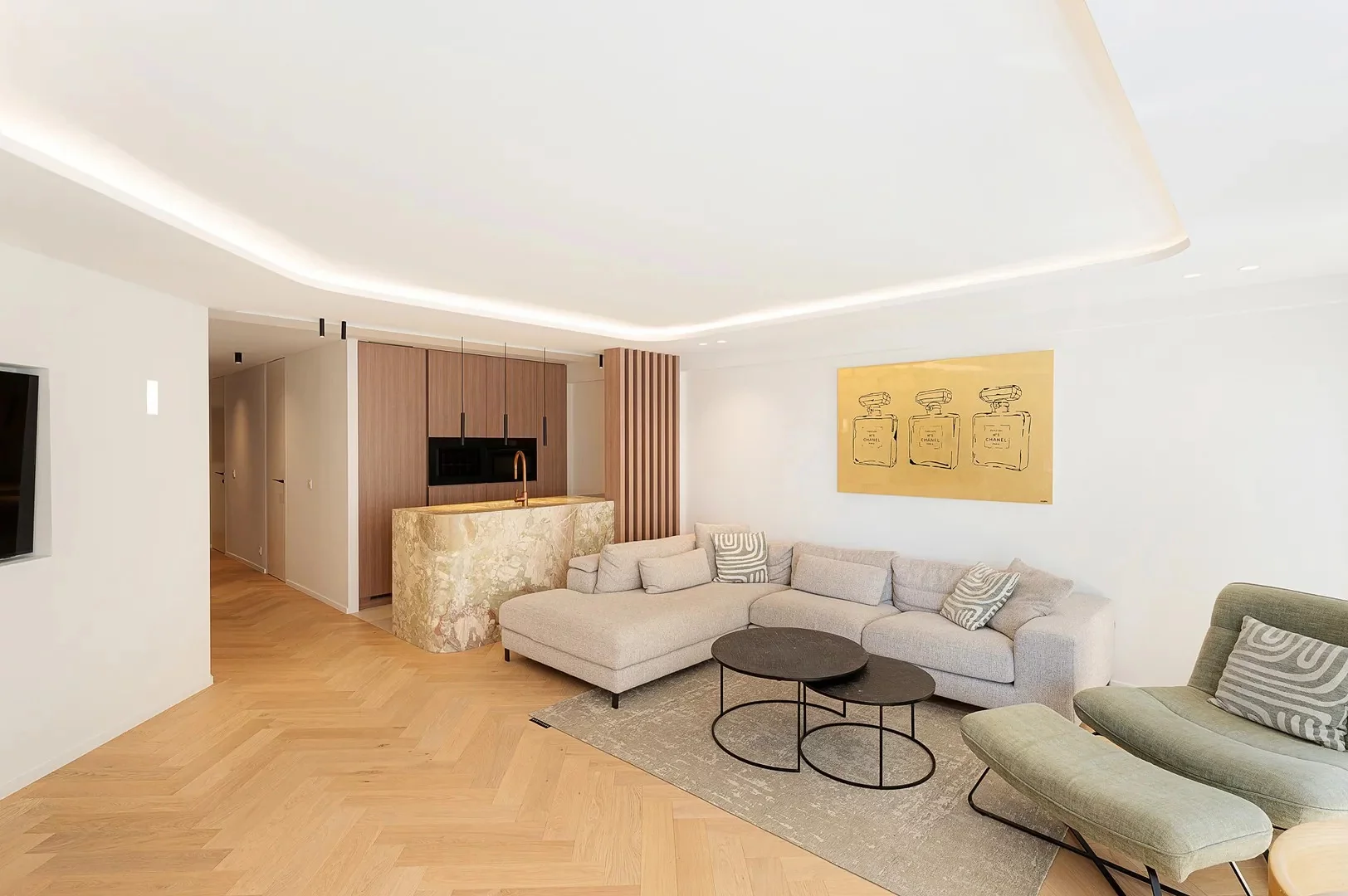 Gerenoveerd 3 slaapkamerappartement met zijdelings zeezicht.