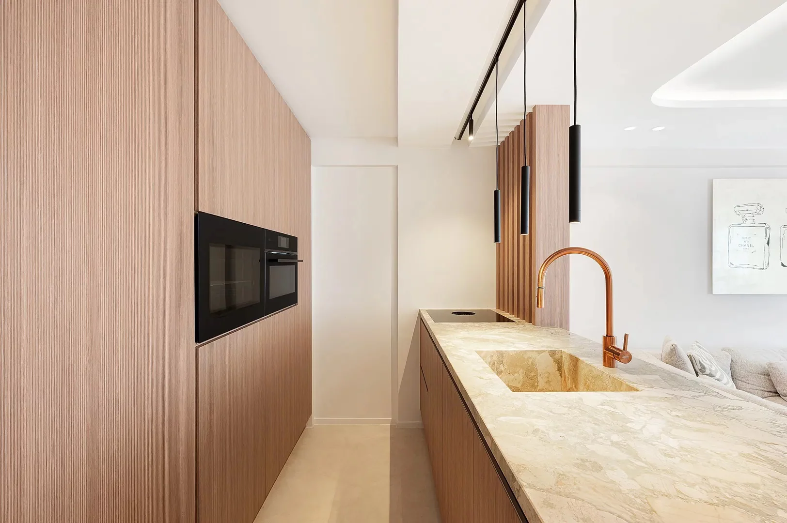 Gerenoveerd 3 slaapkamerappartement met zijdelings zeezicht.
