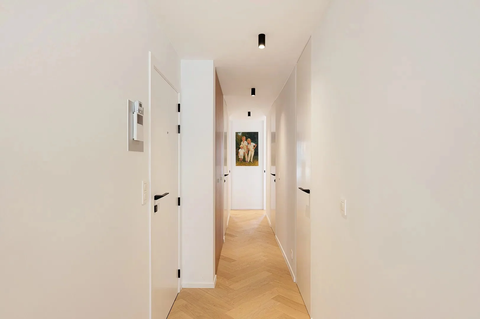 Gerenoveerd 3 slaapkamerappartement met zijdelings zeezicht.