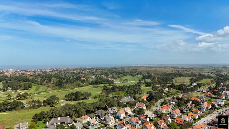 Zeldzame bouwgrond van ca. 855 m, gelegen in de Magere Schorre nabij de Royal Zoute Golf Club.
