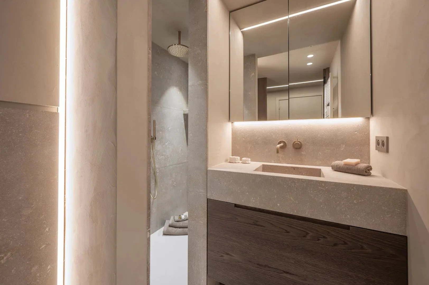 Luxueus gerenoveerd appartement met zijdelings zeezicht in Knokke