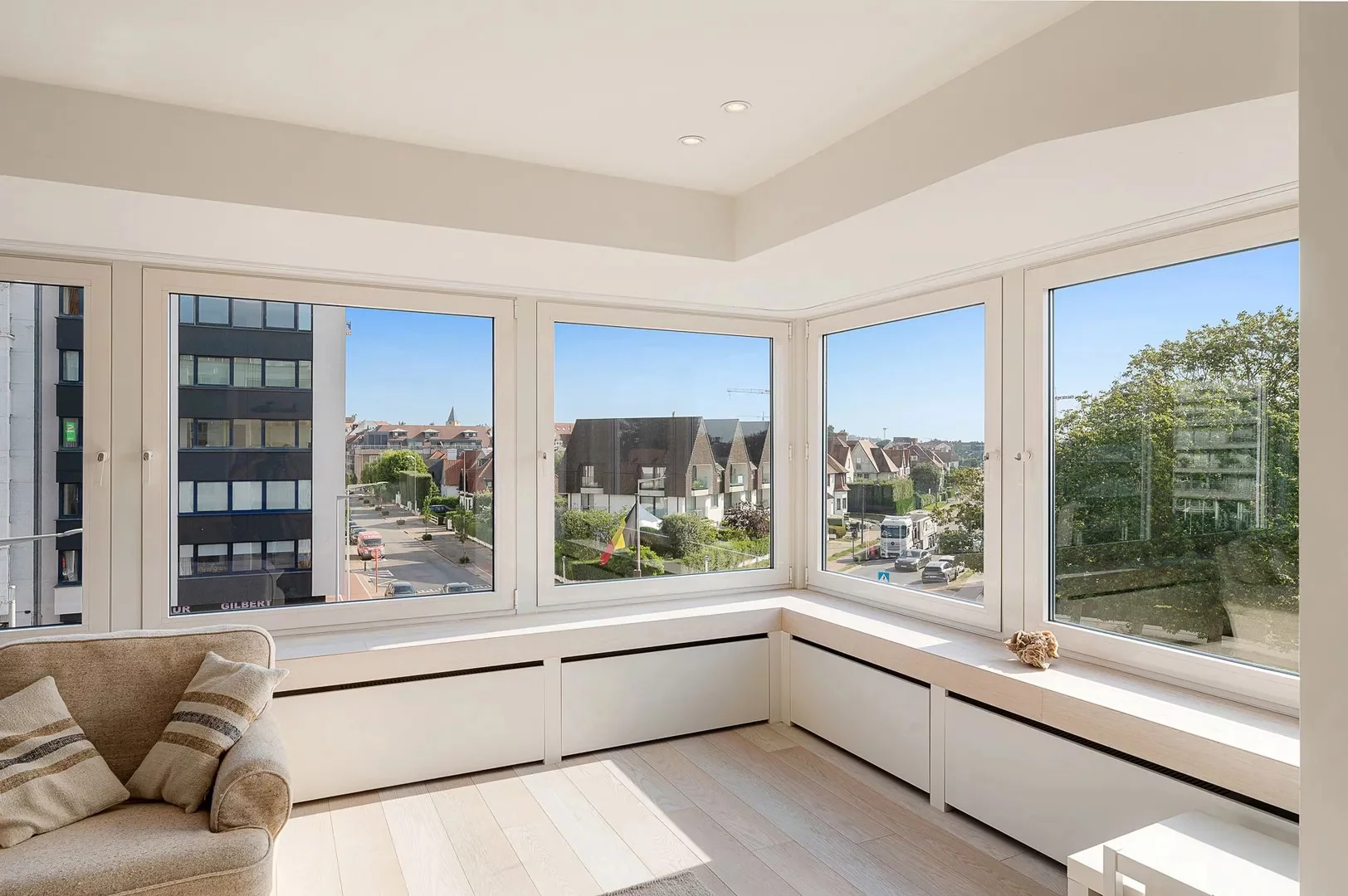 Stijlvol hoekappartement met open uitzicht nabij het Zoute.