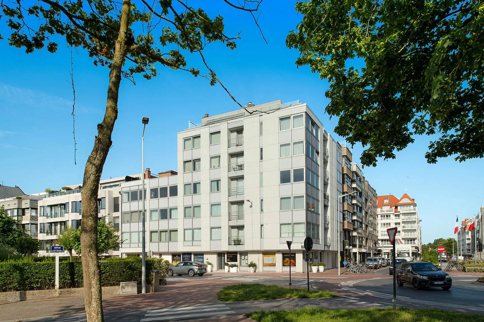 Stijlvol hoekappartement met open uitzicht nabij het Zoute.