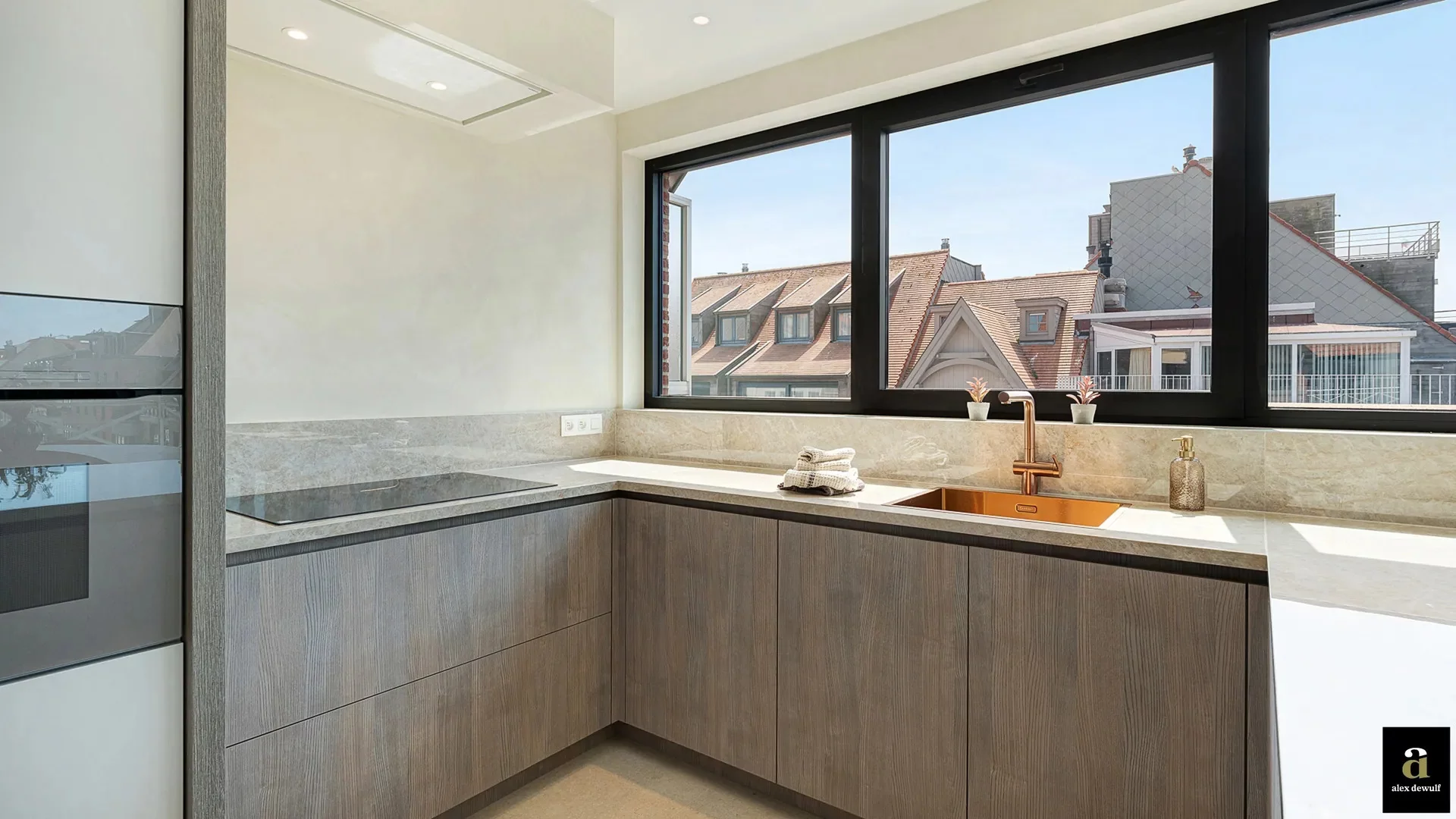 Prachtig gerenoveerd duplex hoekappartement nabij de Lippenslaan