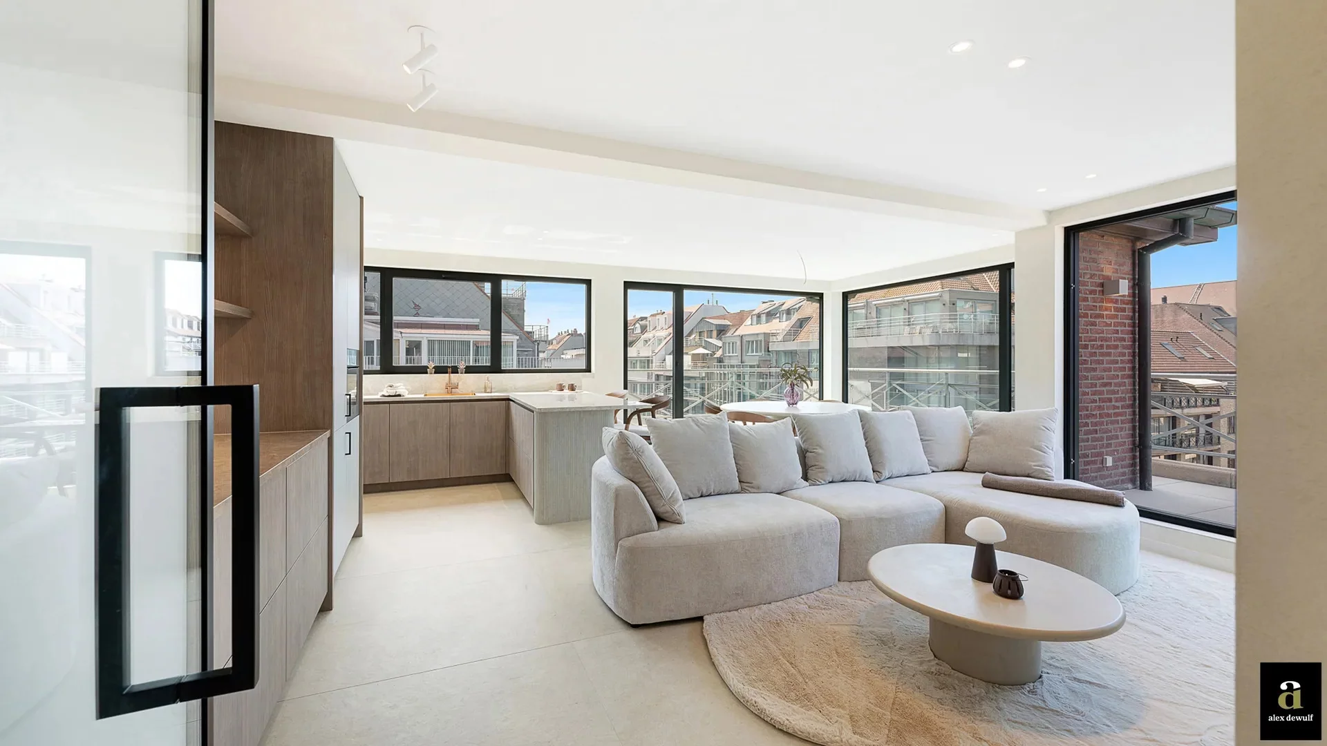 Prachtig gerenoveerd duplex hoekappartement nabij de Lippenslaan