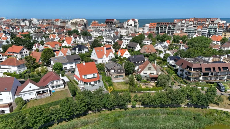 Te renoveren villa met frontaal zicht op het Zegemeer Knokke
