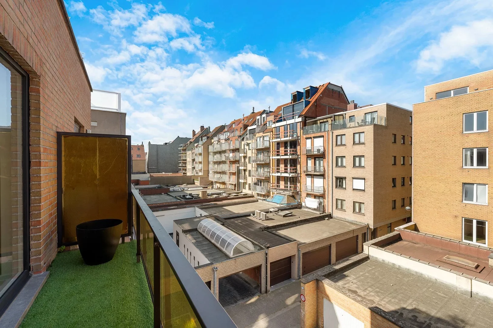 Mooi gerenoveerd appartement met open zicht over de villa's