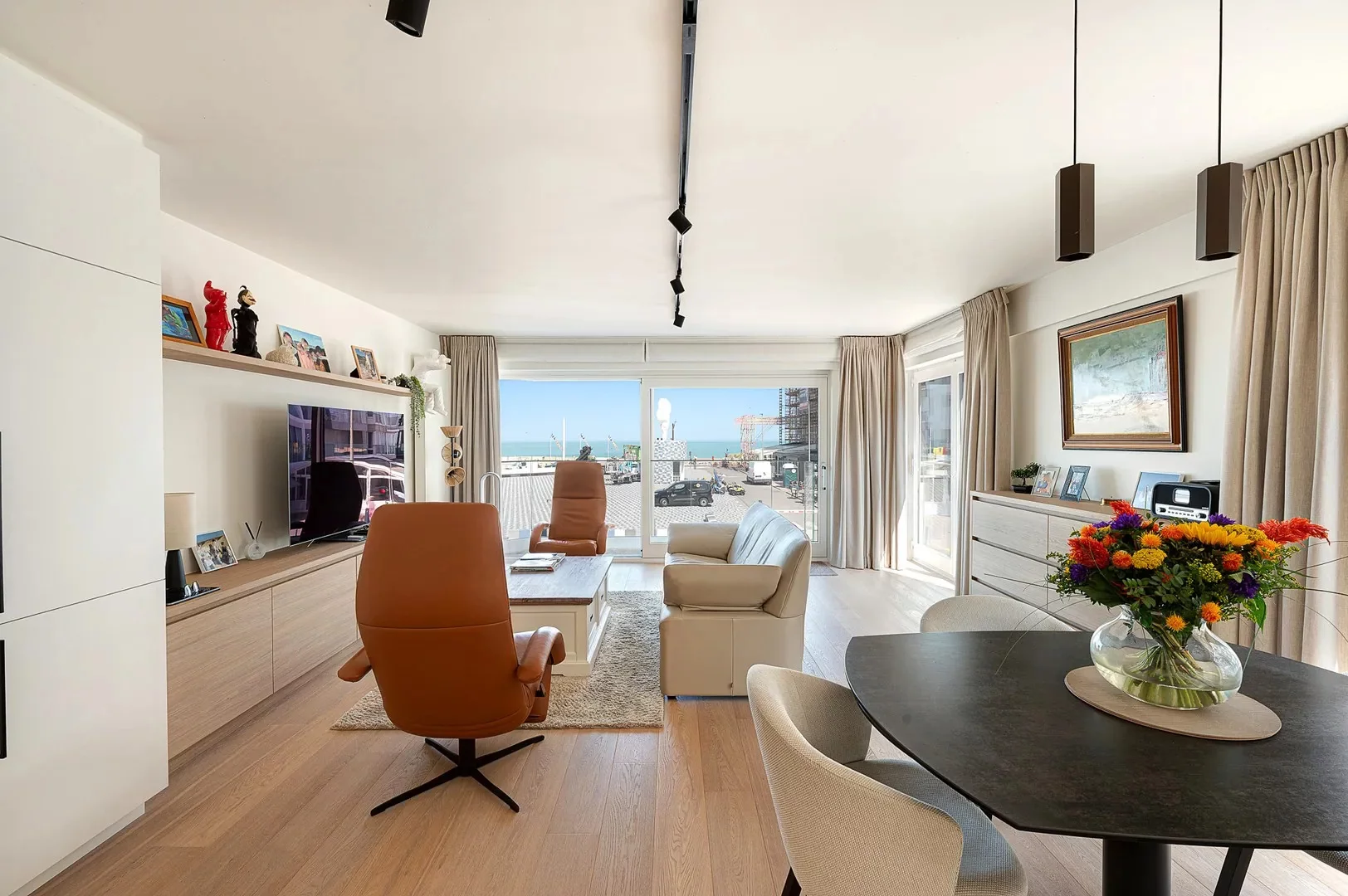 Prachtig gerenoveerd  hoek appartement op het Rubensplein.