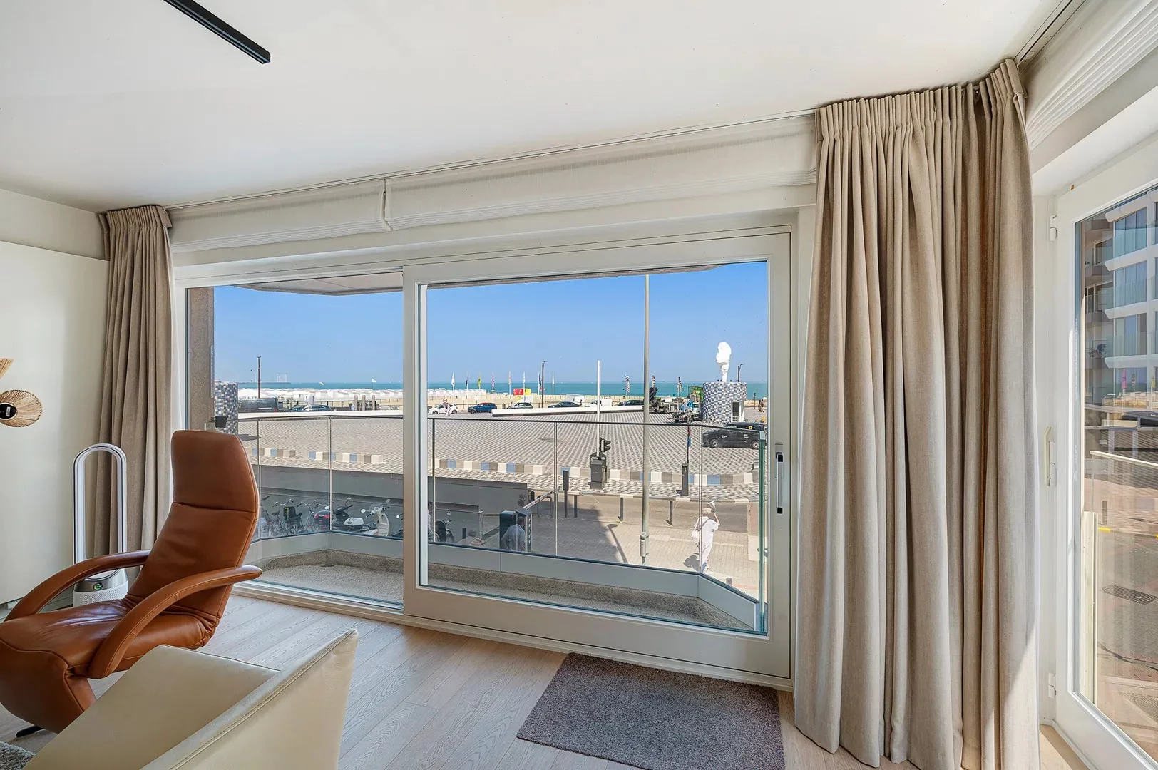 Prachtig gerenoveerd  hoek appartement op het Rubensplein.
