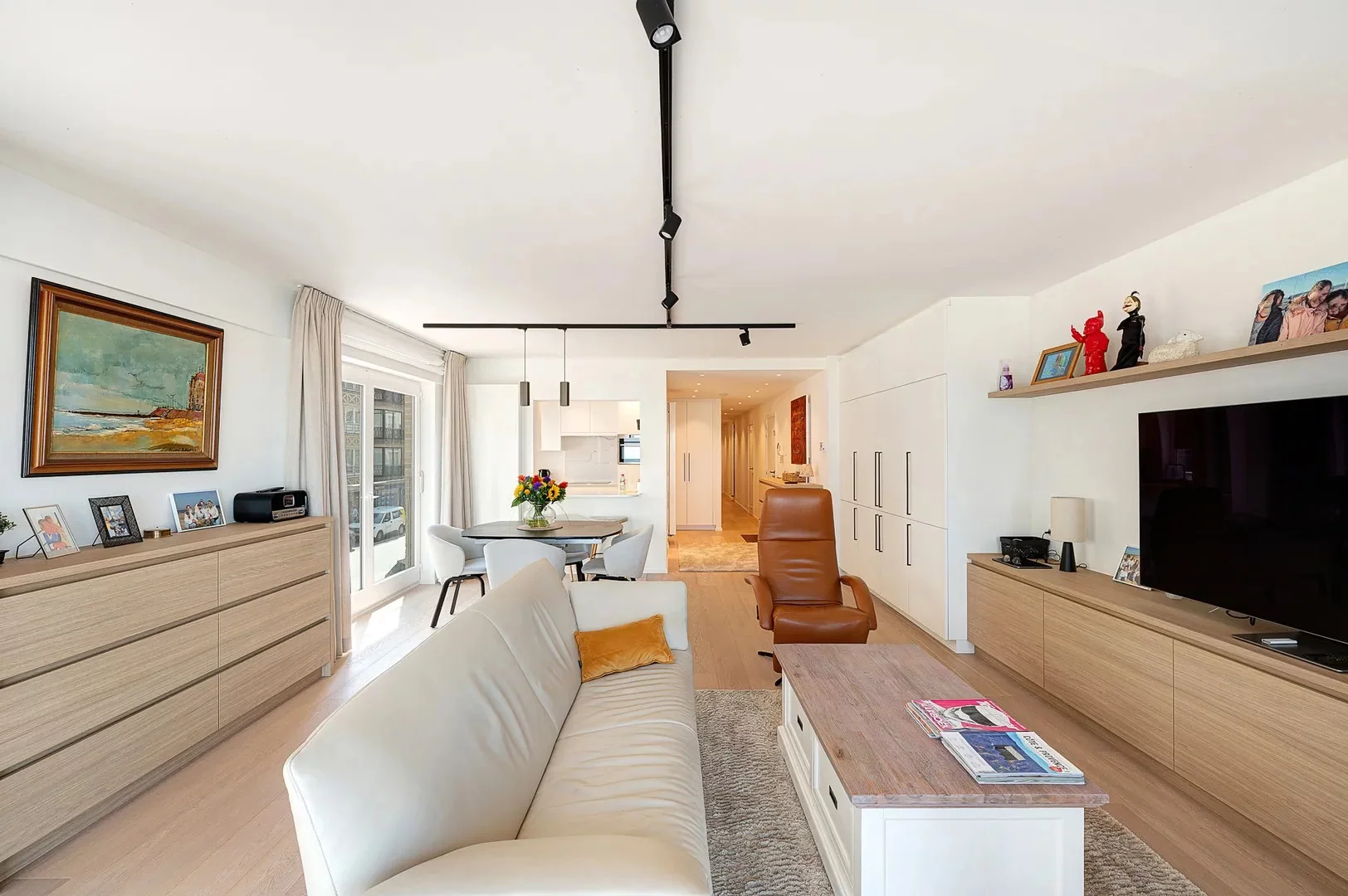 Prachtig gerenoveerd  hoek appartement op het Rubensplein.
