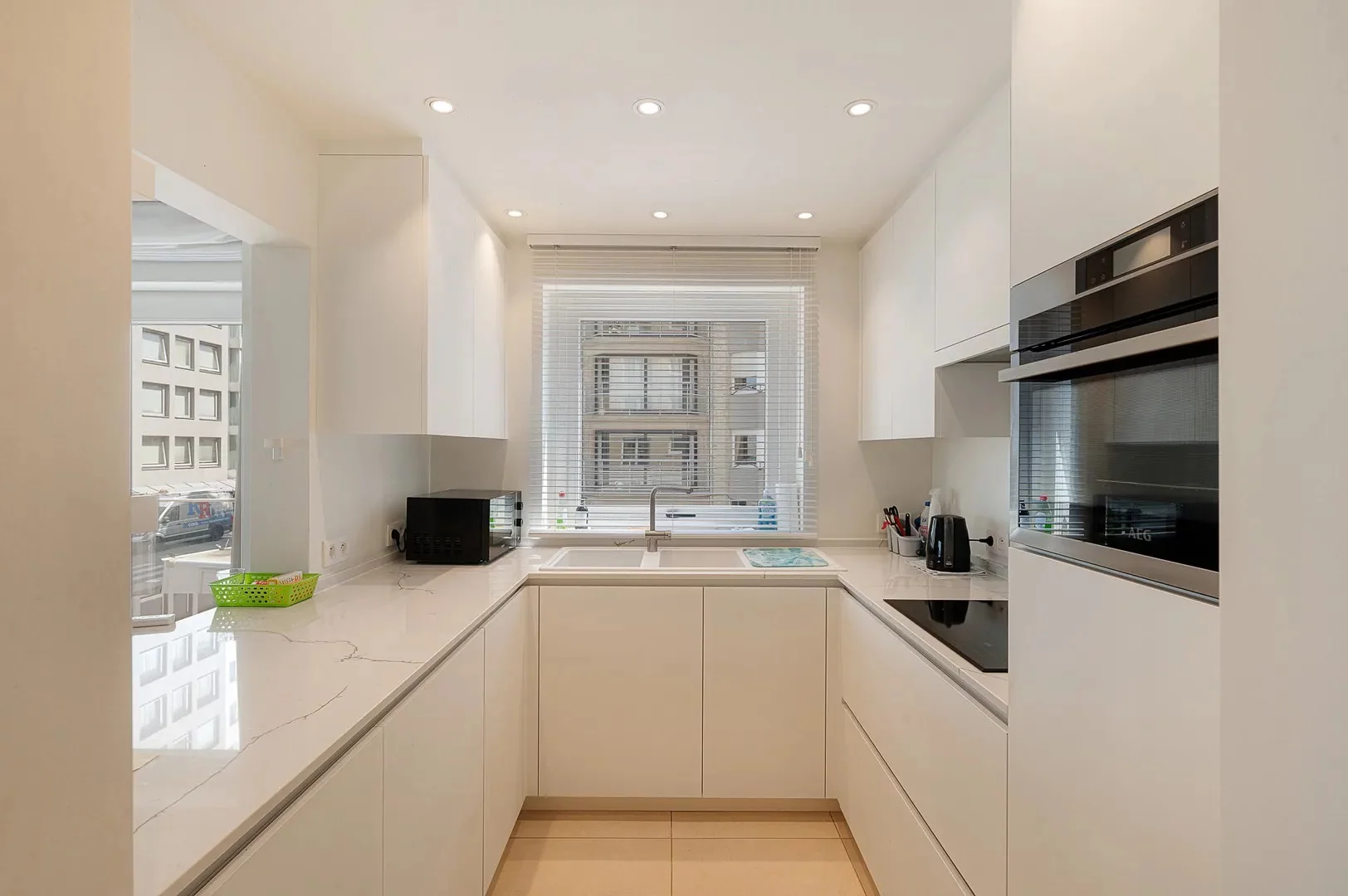 Prachtig gerenoveerd  hoek appartement op het Rubensplein.