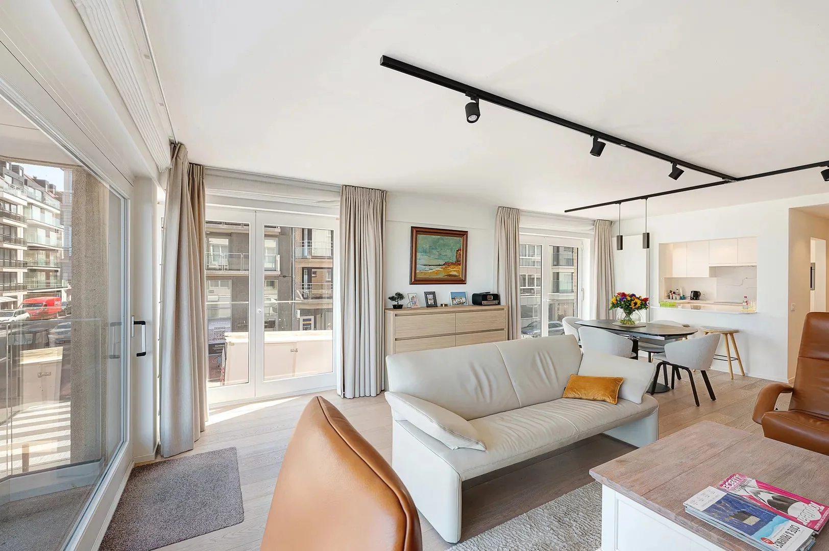 Prachtig gerenoveerd  hoek appartement op het Rubensplein.