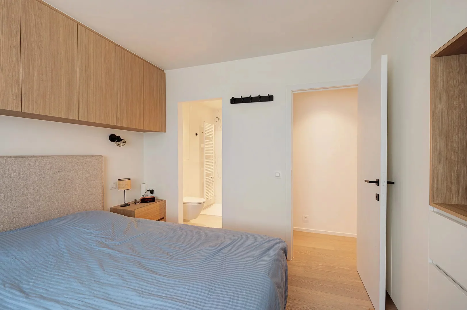Prachtig gerenoveerd  hoek appartement op het Rubensplein.