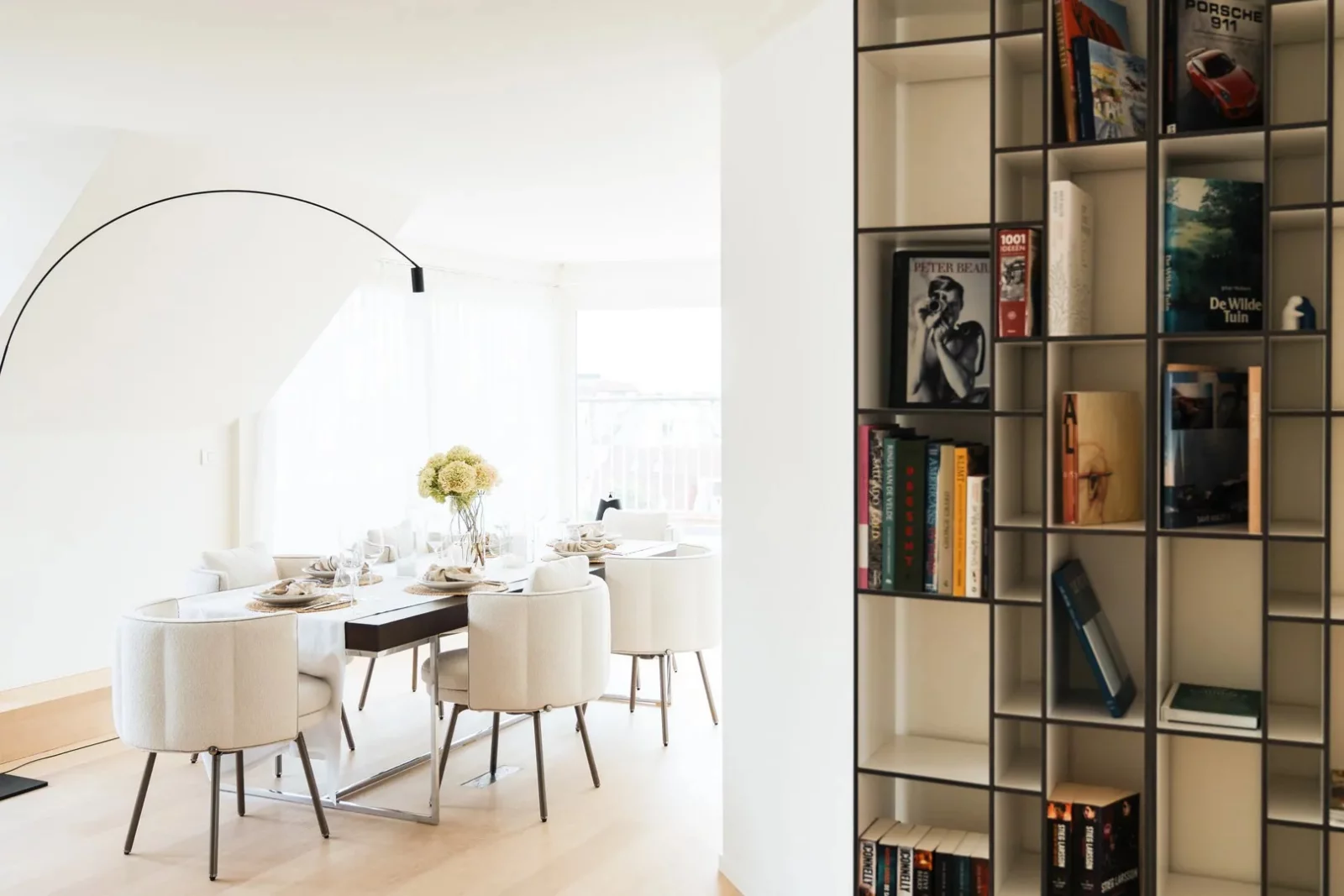 Zonnige penthouse met ruime terrassen en zijdelings zeezicht