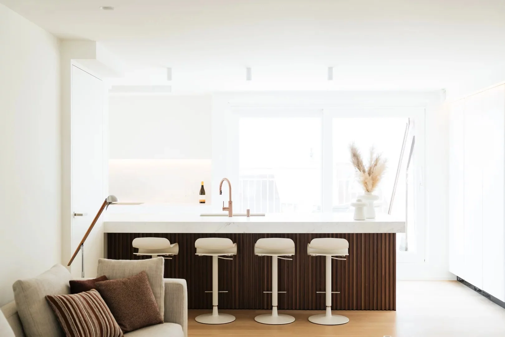 Zonnige penthouse met ruime terrassen en zijdelings zeezicht