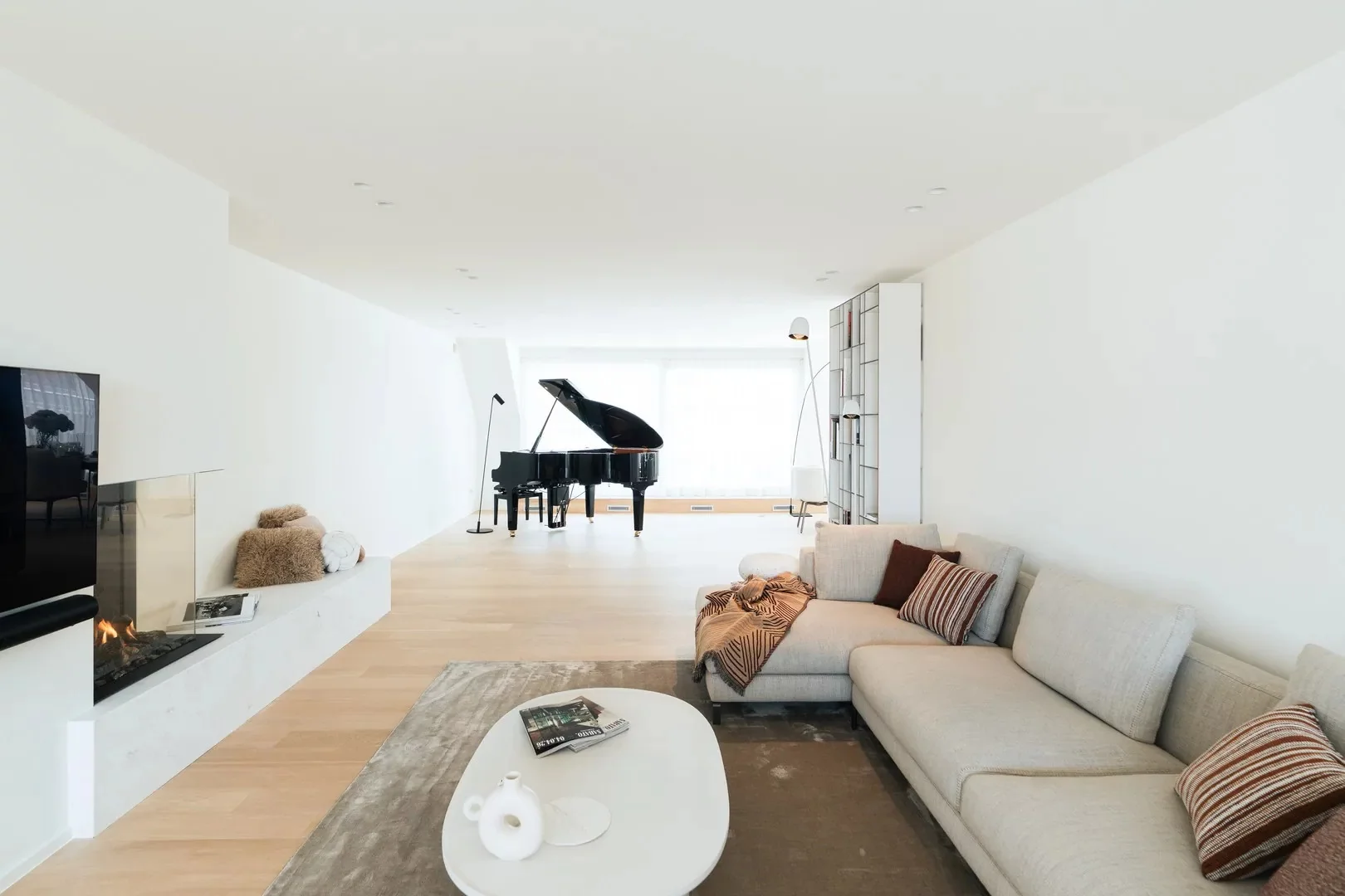 Zonnige penthouse met ruime terrassen en zijdelings zeezicht