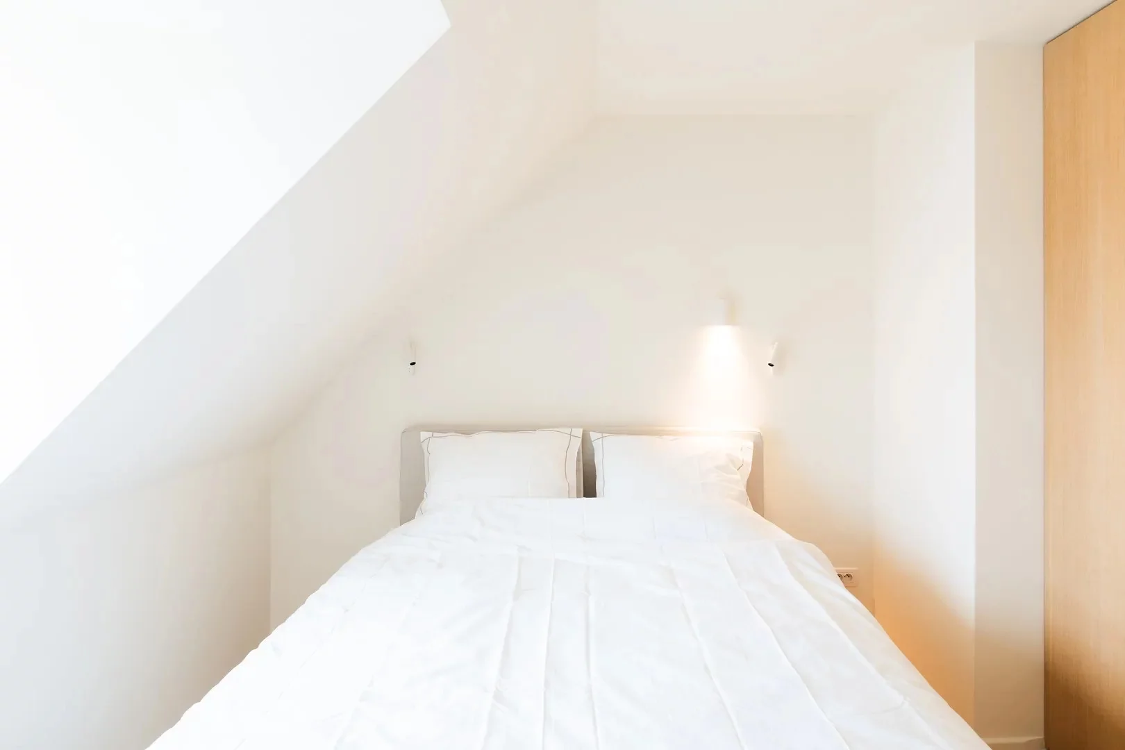 Zonnige penthouse met ruime terrassen en zijdelings zeezicht