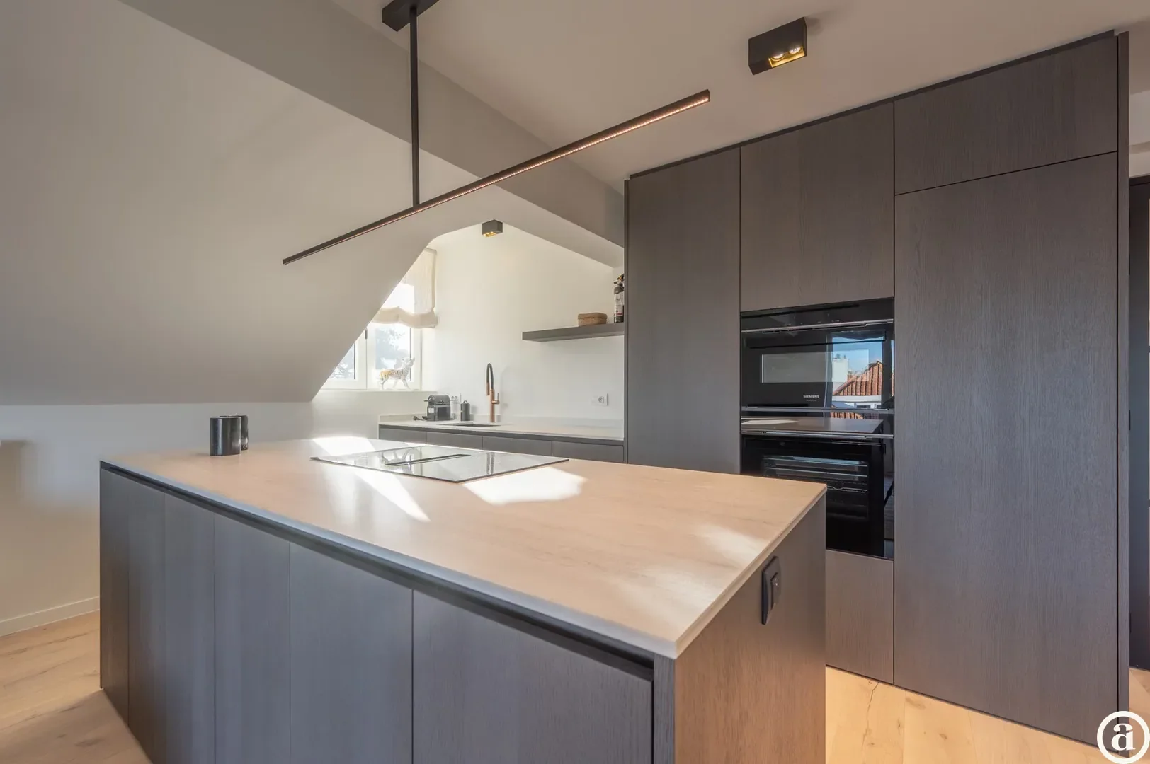Stijlvol gerenoveerd appartement nabij het Dominicanenkerkje.