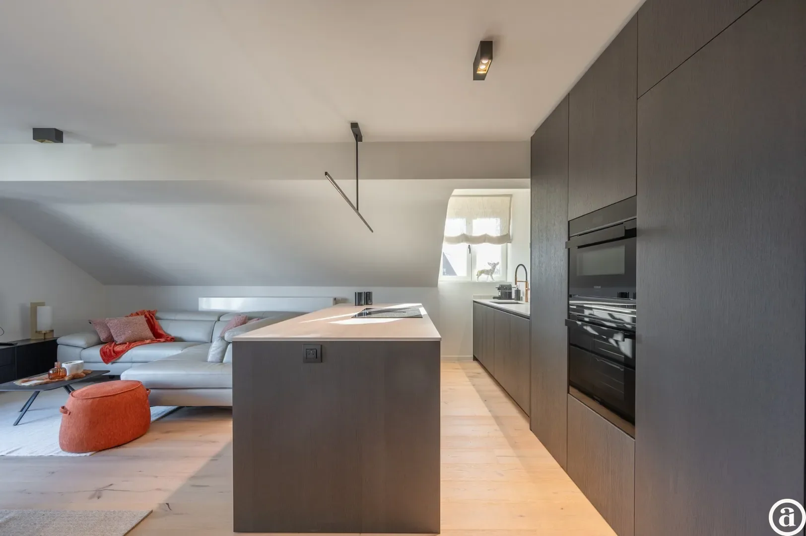 Stijlvol gerenoveerd appartement nabij het Dominicanenkerkje.