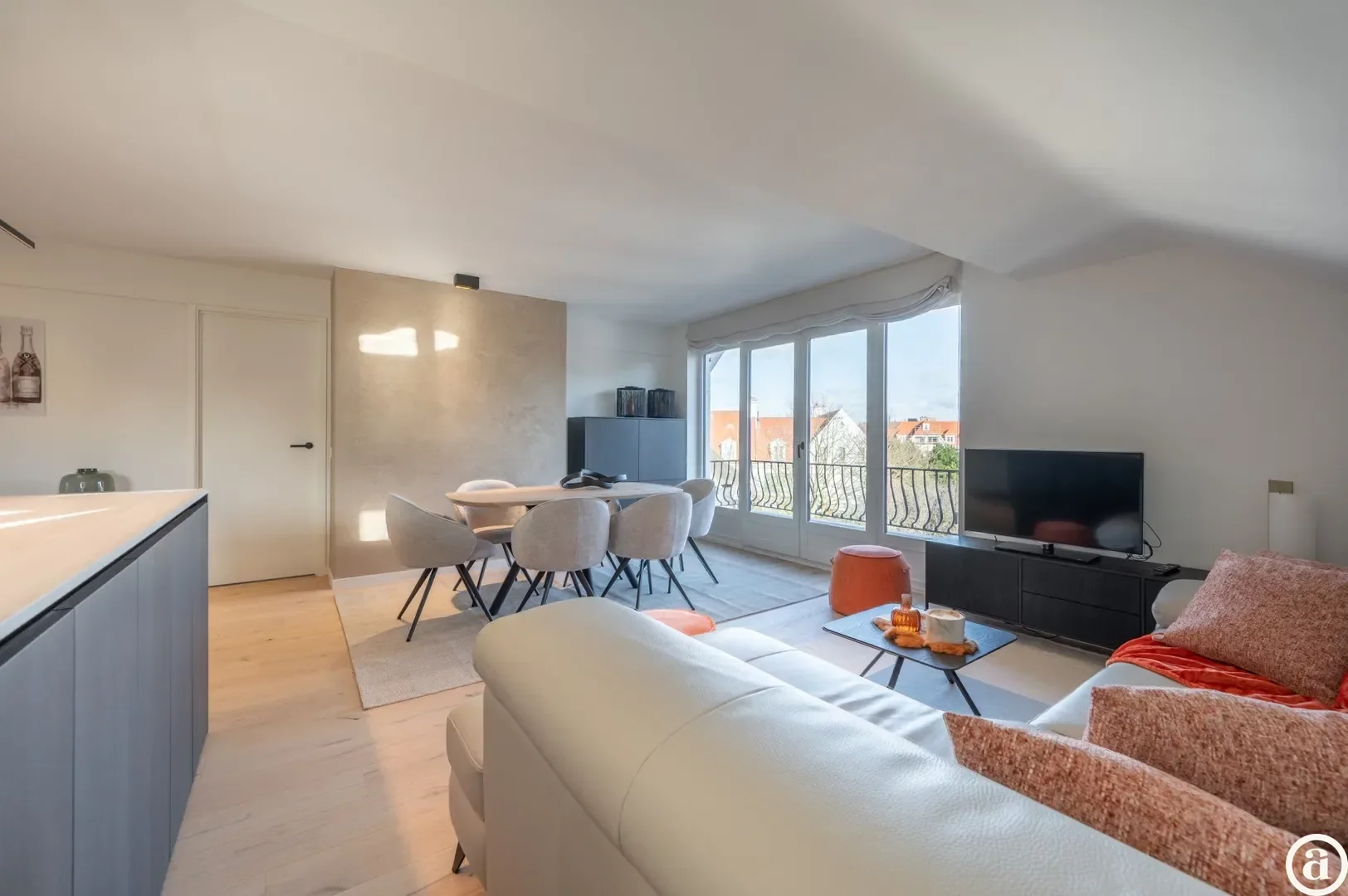 Stijlvol gerenoveerd appartement nabij het Dominicanenkerkje.