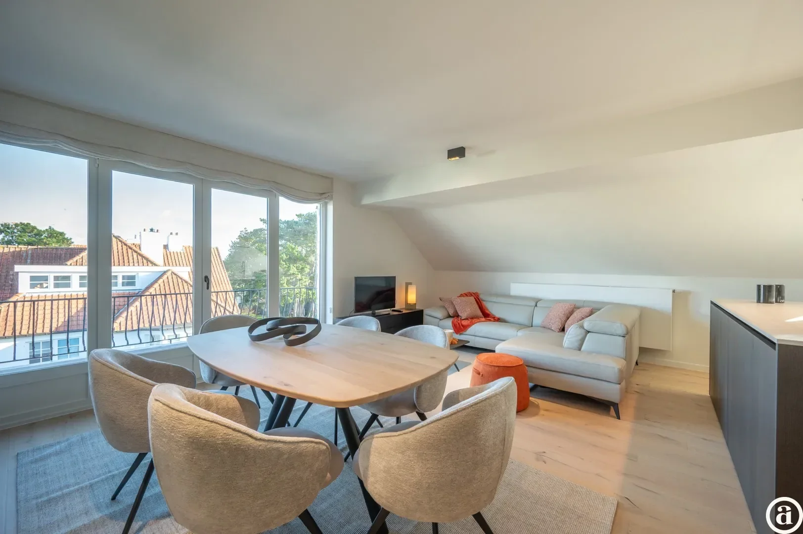 Stijlvol gerenoveerd appartement nabij het Dominicanenkerkje.