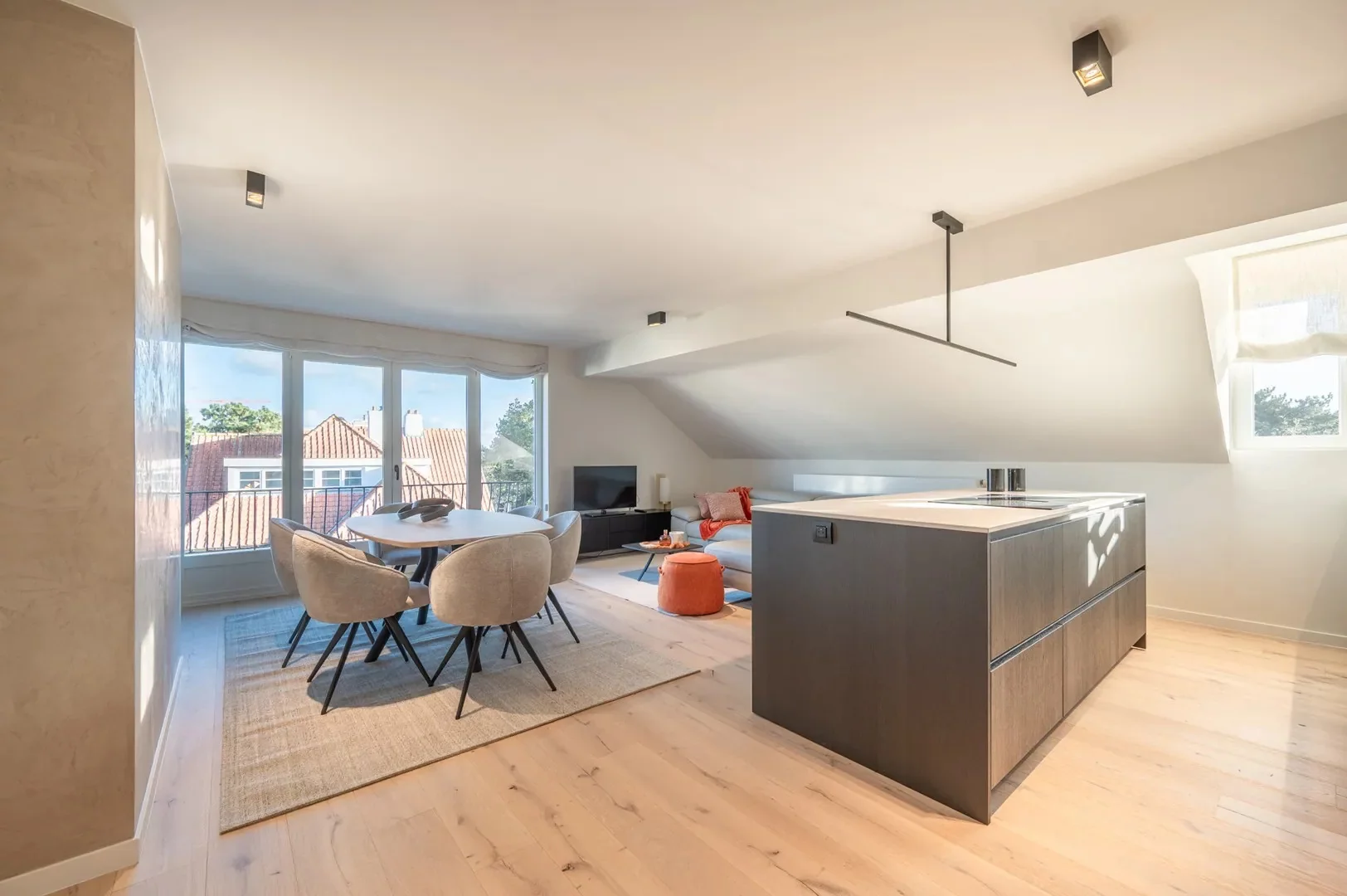 Stijlvol gerenoveerd appartement nabij het Dominicanenkerkje.