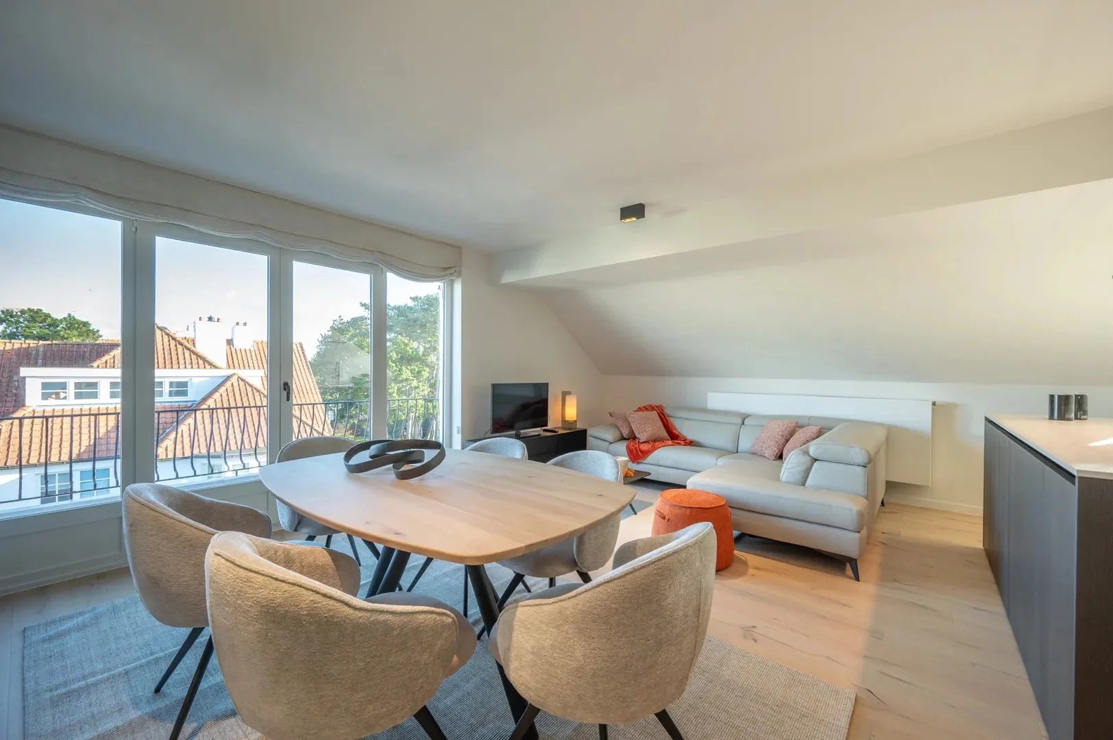 Stijlvol gerenoveerd appartement nabij het Dominicanenkerkje.