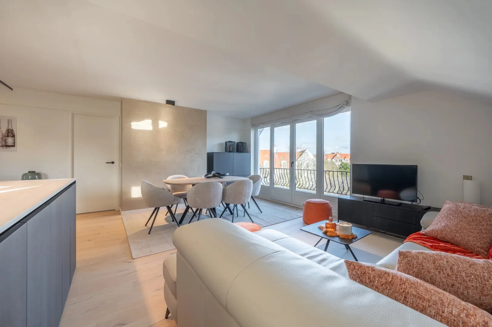 Stijlvol gerenoveerd appartement nabij het Dominicanenkerkje.