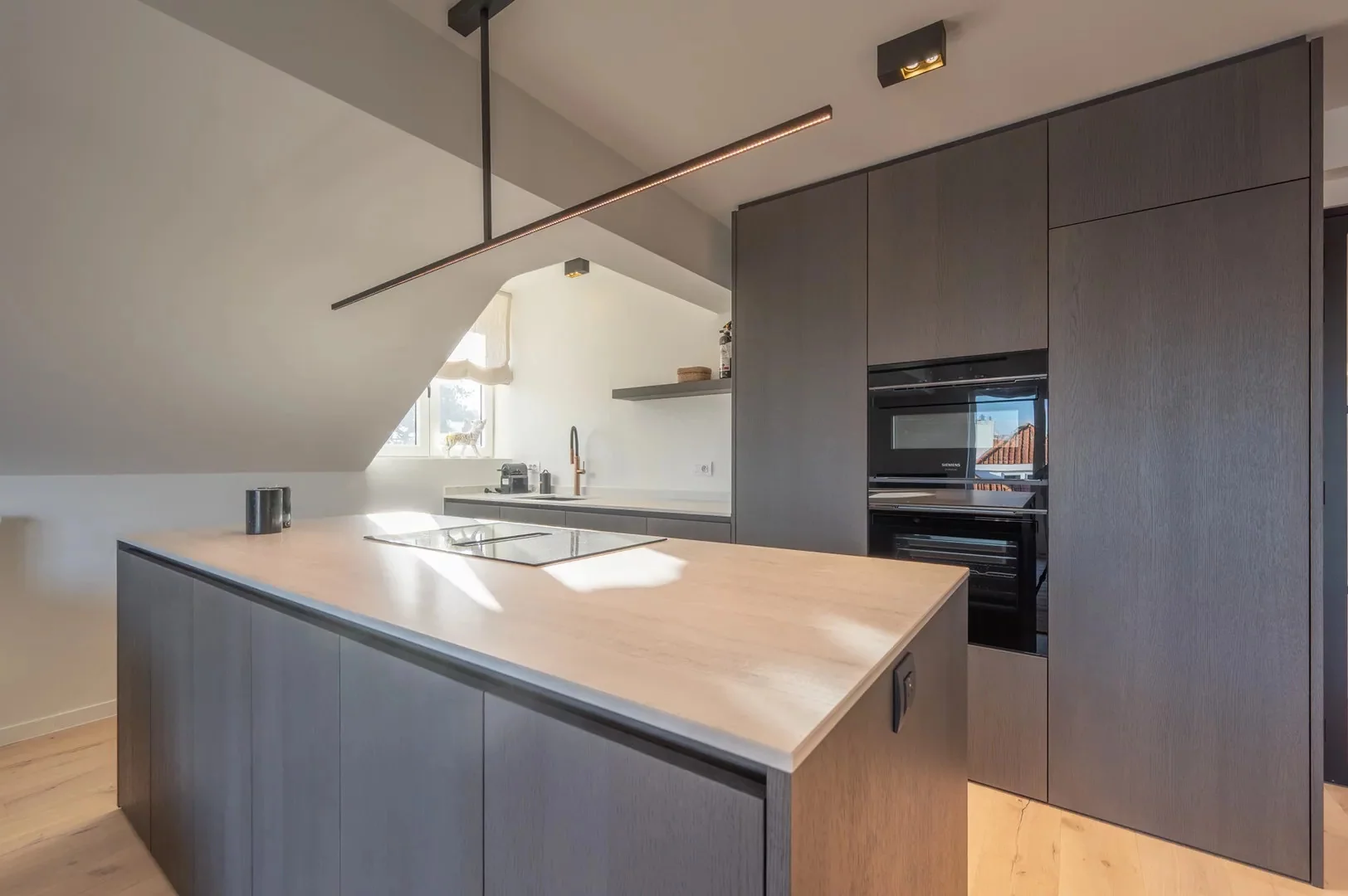 Stijlvol gerenoveerd appartement nabij het Dominicanenkerkje.