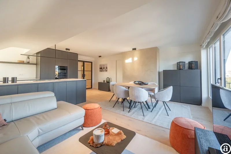 Stijlvol gerenoveerd appartement nabij het Dominicanenkerkje.