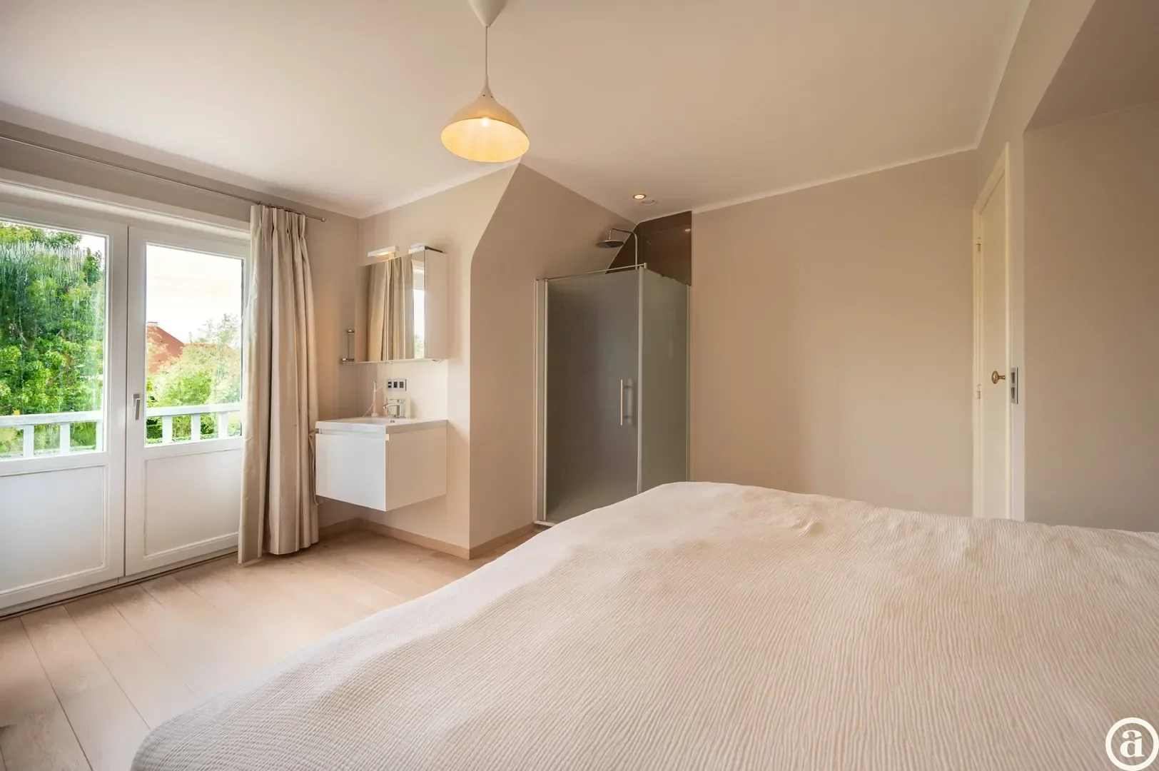 Uitzonderlijke koppelvilla op absolute topligging in hartje Zoute