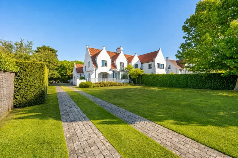 Uitzonderlijke koppelvilla op absolute topligging in hartje Zoute