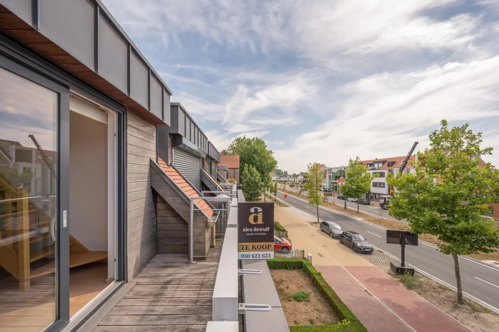 Zonnig duplex-appartement met 3 slaapkamers en garagebox.