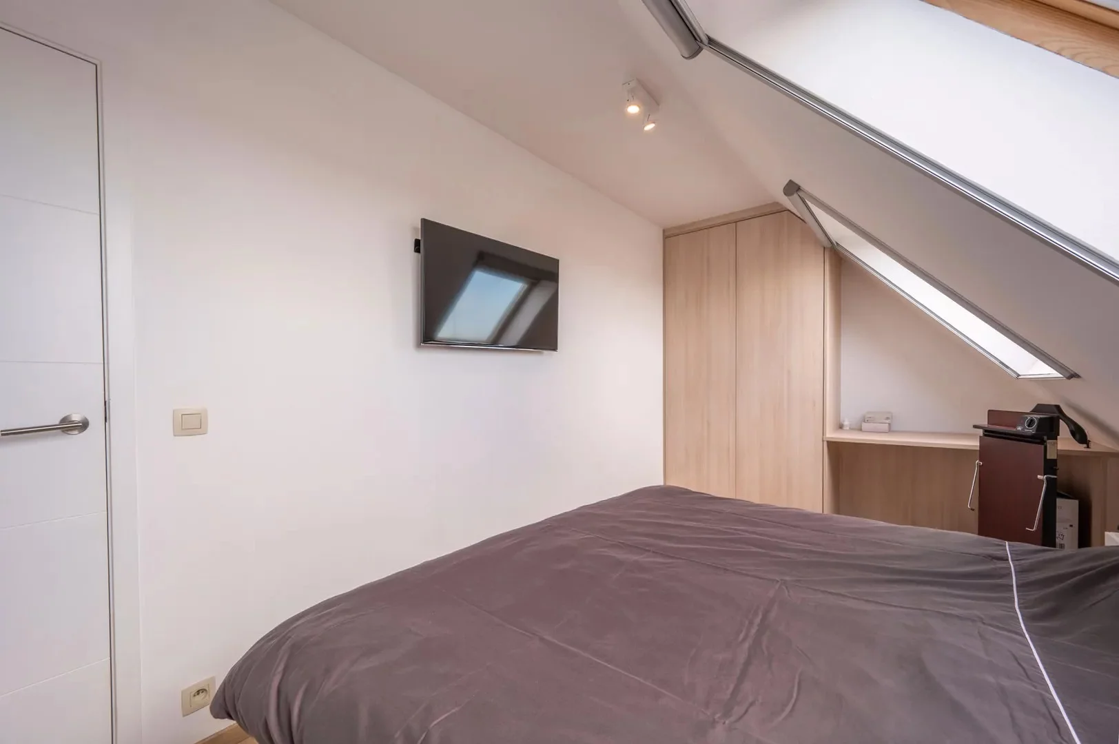 Zonnig duplex-appartement met 3 slaapkamers en garagebox.