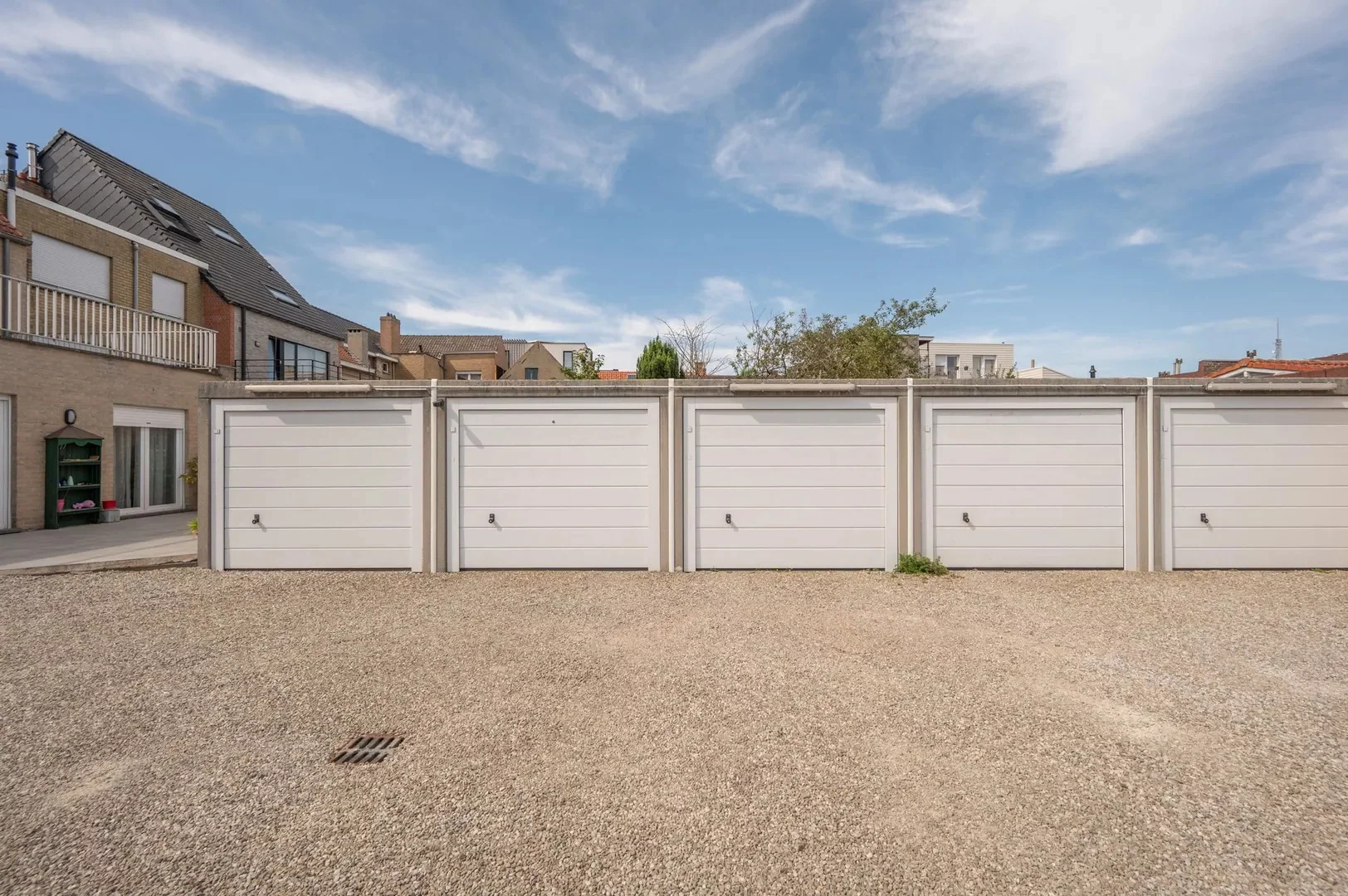 Zonnig duplex-appartement met 3 slaapkamers en garagebox.