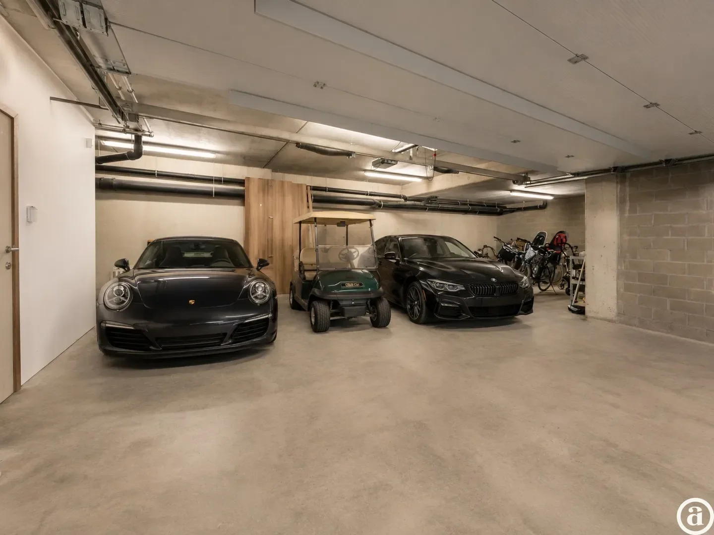 Recente woning aan het karaktervolle Oosthoekplein.