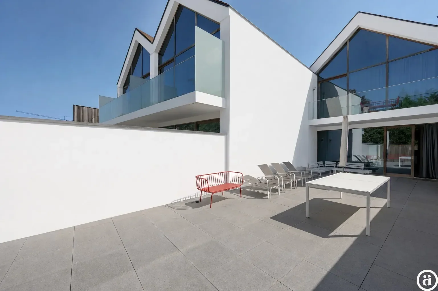 Recente woning aan het karaktervolle Oosthoekplein.
