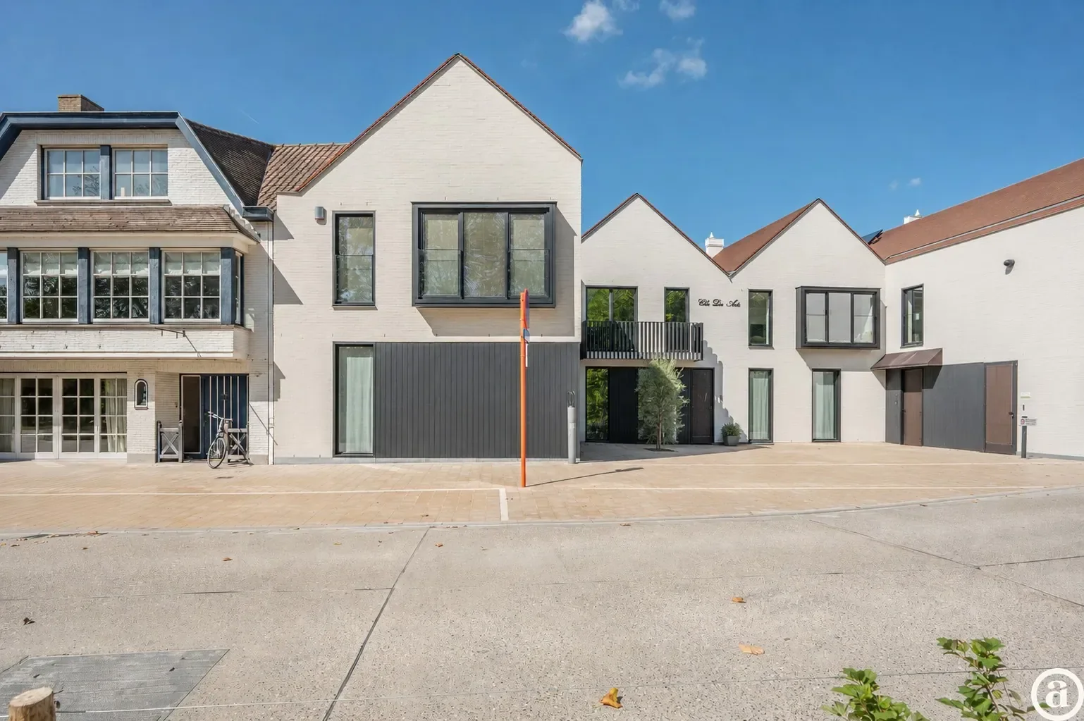 Recente woning aan het karaktervolle Oosthoekplein.