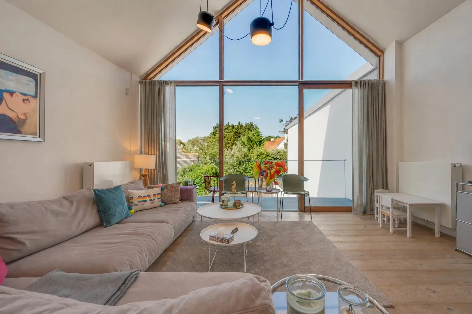 Recente woning aan het karaktervolle Oosthoekplein.