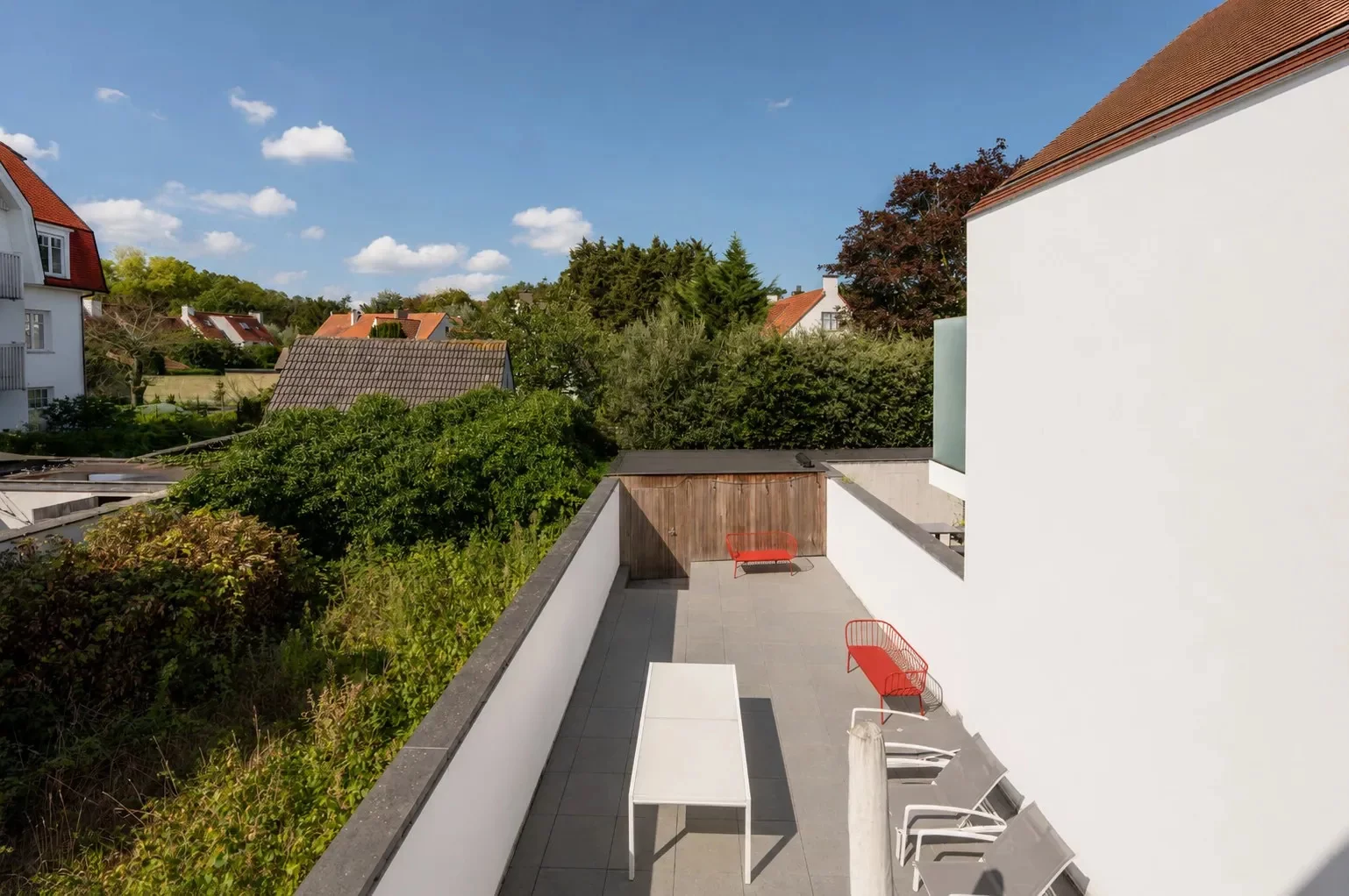 Recente woning aan het karaktervolle Oosthoekplein.