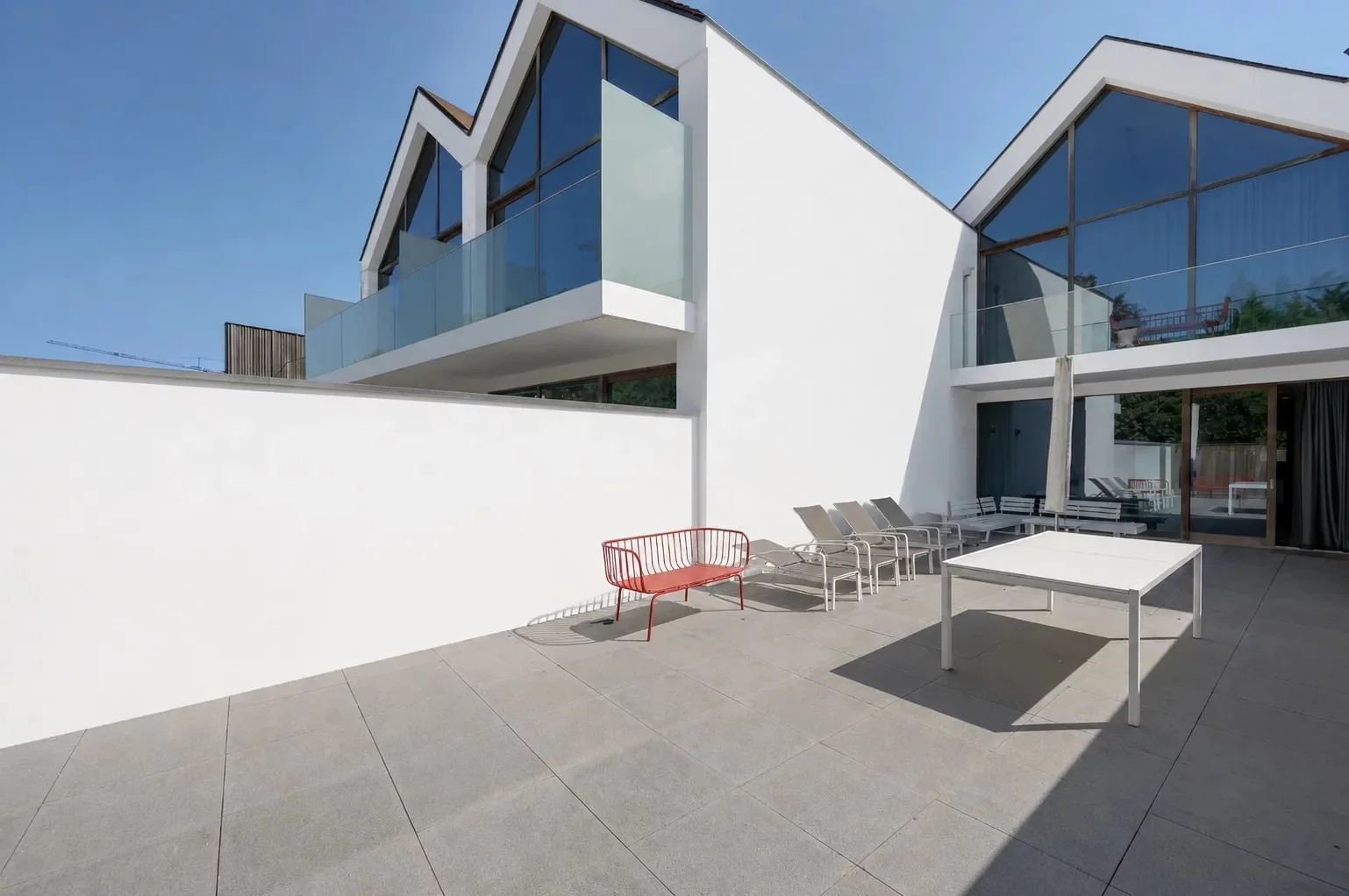Recente woning aan het karaktervolle Oosthoekplein.