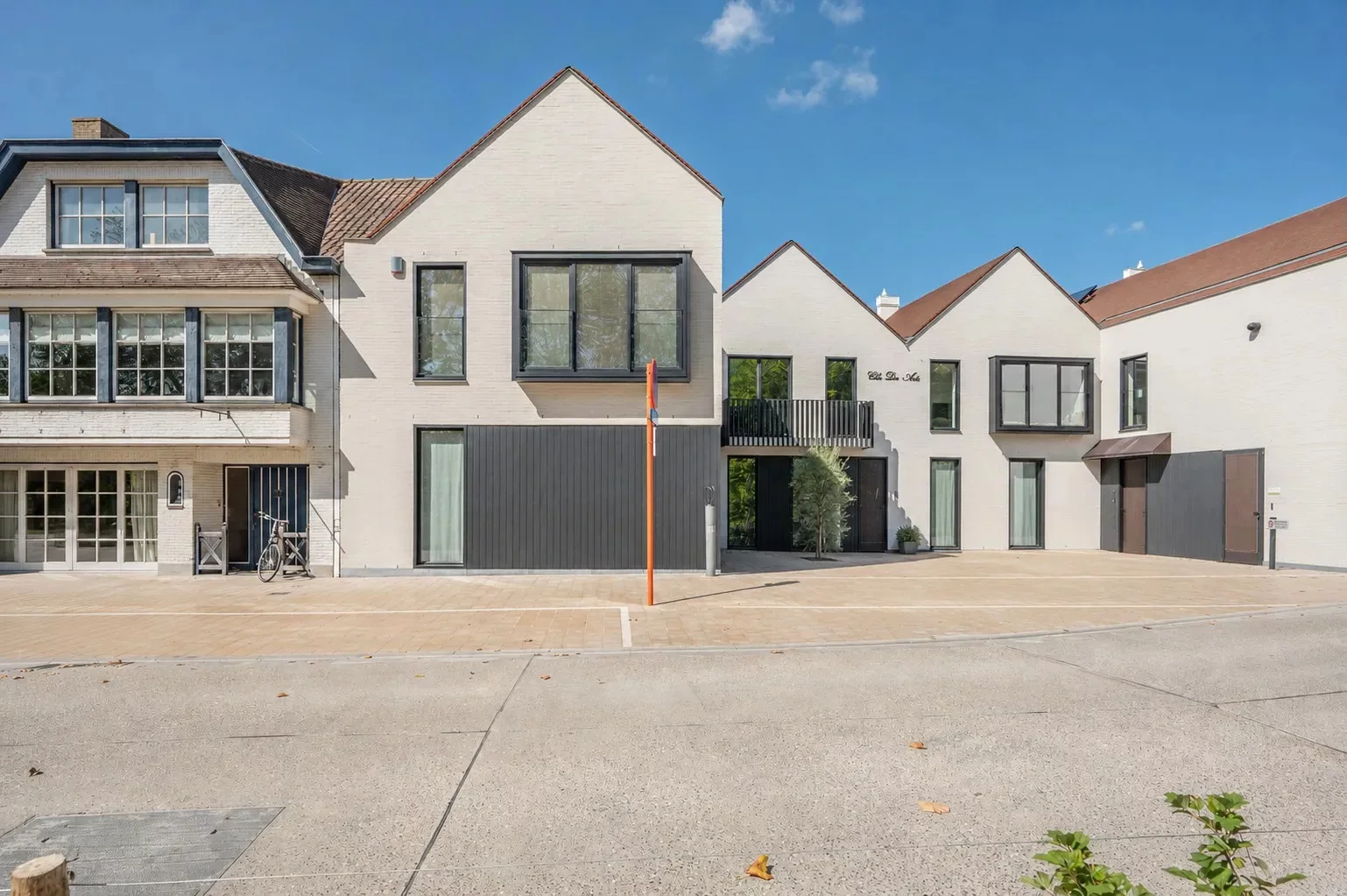 Recente woning aan het karaktervolle Oosthoekplein.