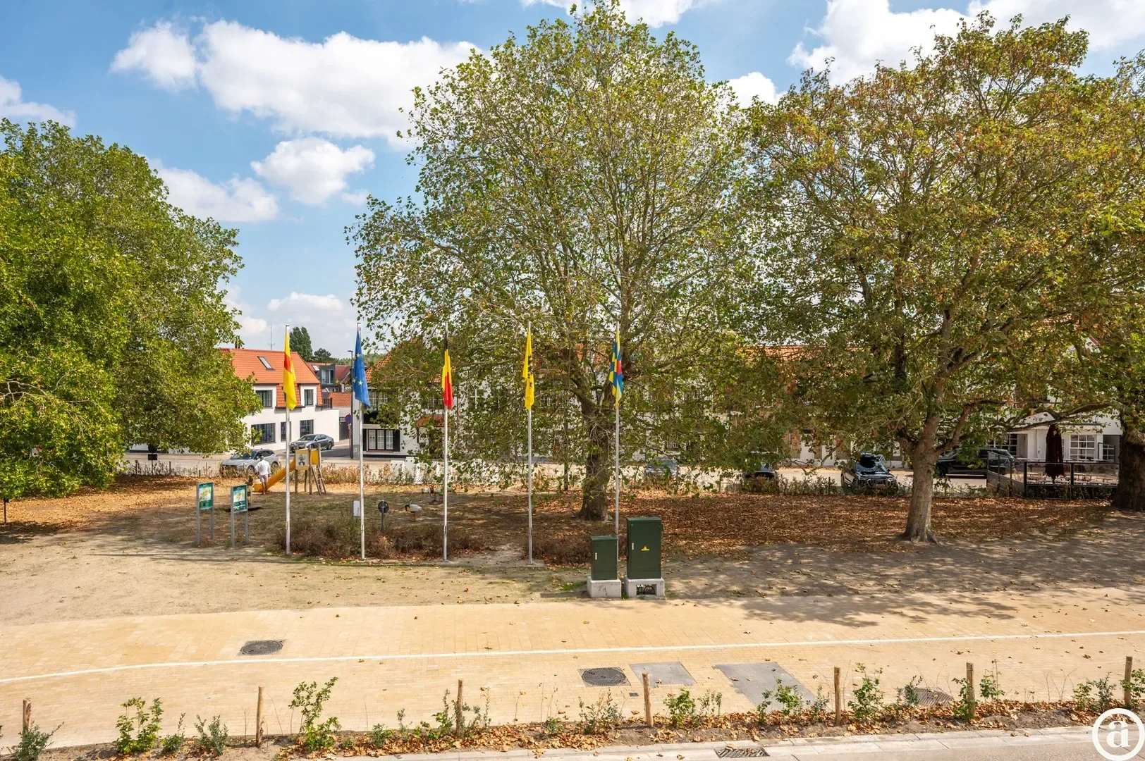 Recente woning aan het karaktervolle Oosthoekplein.