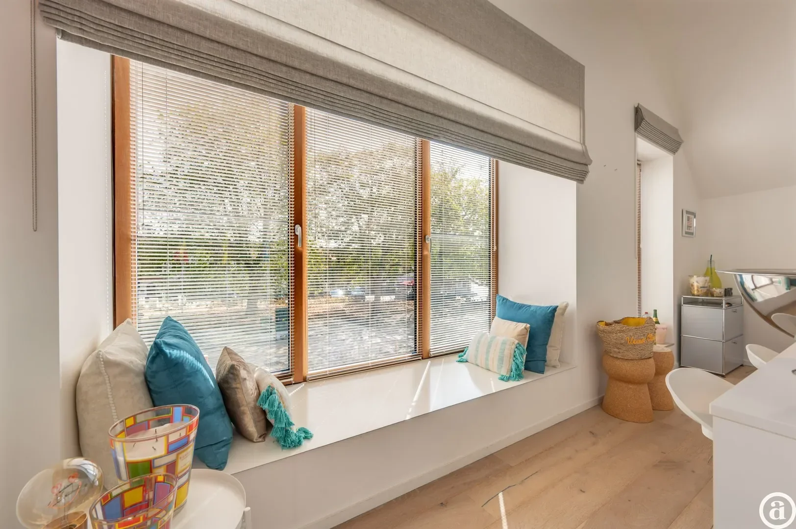 Recente woning aan het karaktervolle Oosthoekplein.