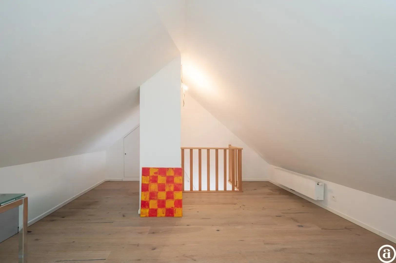 Recente woning aan het karaktervolle Oosthoekplein.