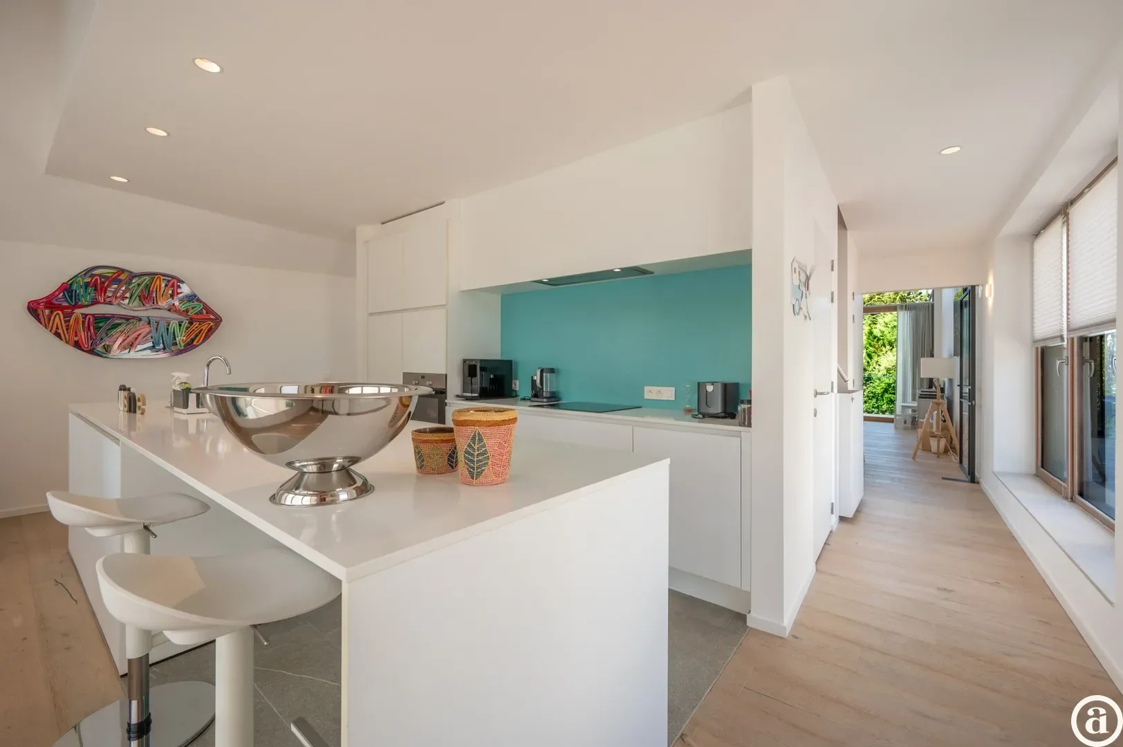 Recente woning aan het karaktervolle Oosthoekplein.