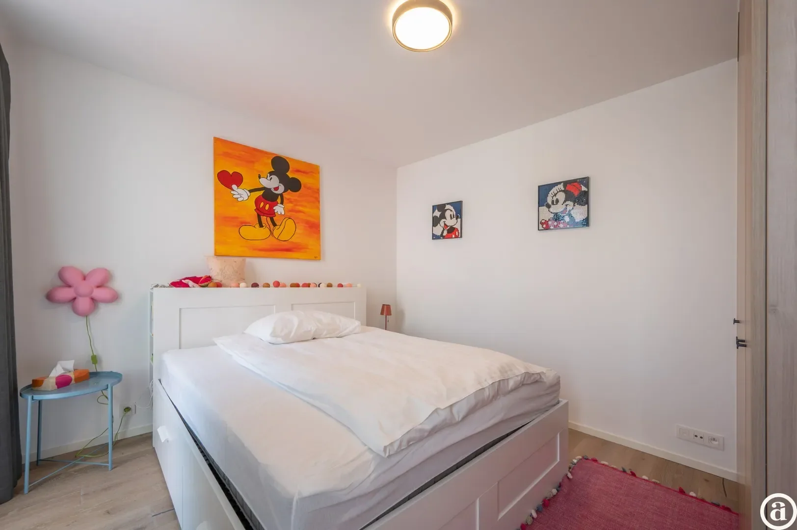 Recente woning aan het karaktervolle Oosthoekplein.