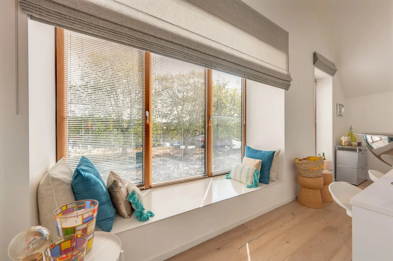 Recente woning aan het karaktervolle Oosthoekplein.