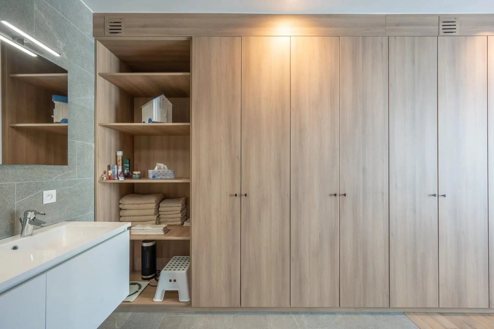 Recente woning aan het karaktervolle Oosthoekplein.